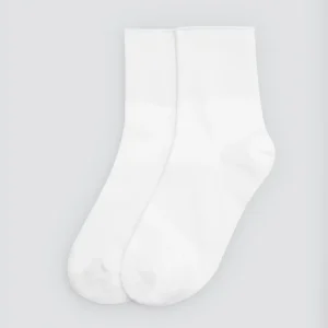 Pacote com 3 pares de meias brancas básicas respiráveis