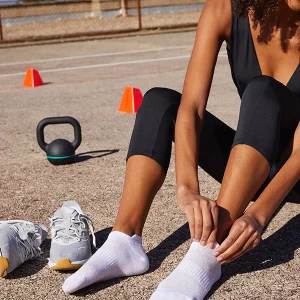 Conjunto de 3 meias desportivas brancas curtas e respiráveis