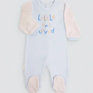 Babygrow de bebé manga comprida com detalhe bordado Little and Loved