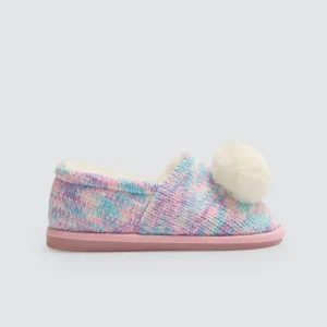 Pantufas coloridas com pompom e tecido trançado