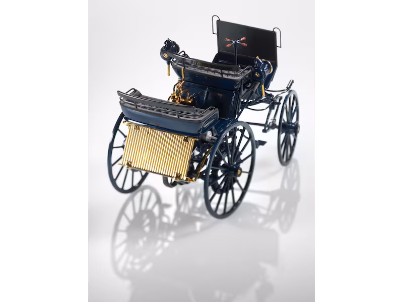 Miniatura Daimler Motor Carriage 1886 - Image 3
