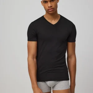 Camiseta térmica preta de manga curta com decote em V