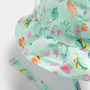 Chapéu de praia infantil com aba ondulada e estampa de vida marinha.