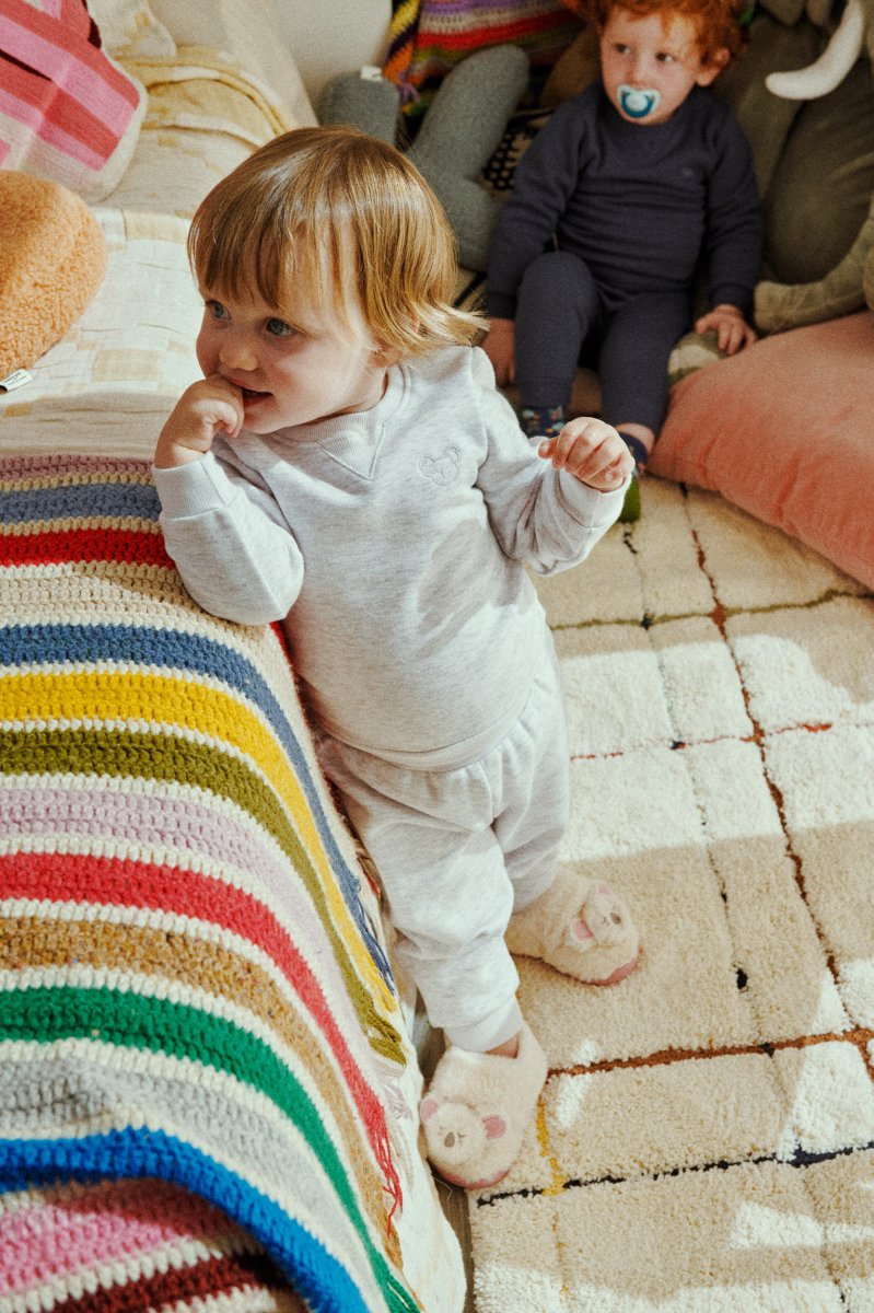 PRÉ-VENDA Conjunto básico para bebê: moletom cinza e calça jogger - Image 2