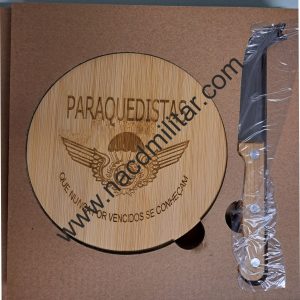 Tábua para Queijos com 1 Faca tamanho 16 cm de diâmetro. Paraquedistas